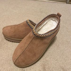 Ugh Tasman look alike NEVER WORN